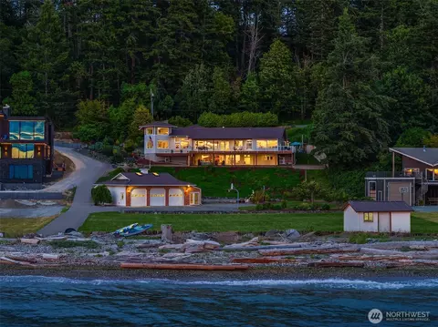 2106 Breezy Point Rd, Camano Island, WA 98282