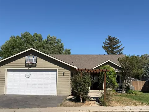 106 N Benton St, Kittitas, WA 98934