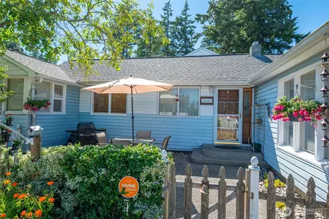 685 NE Regatta St, Oak Harbor, WA 98277