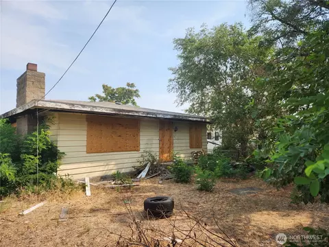 305 S Gibby Rd, Moses Lake, WA 98837