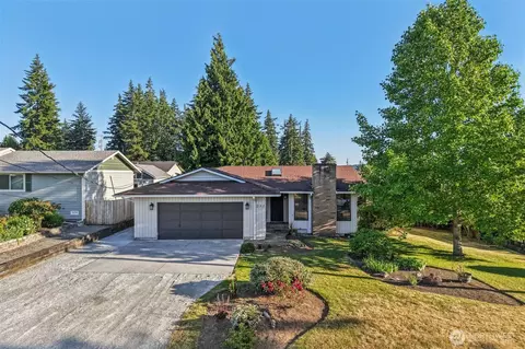 272 Prestwick Dr, Camano Island, WA 98282