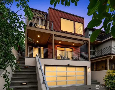2619 Warren Ave N, Seattle, WA 98109
