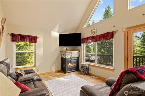 Living - 161 Eagle View Dr, Ronald, WA 98940 photo 1 of 2