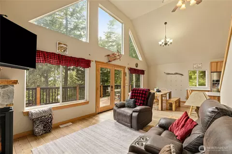 Living - 161 Eagle View Dr, Ronald, WA 98940 photo 2 of 2