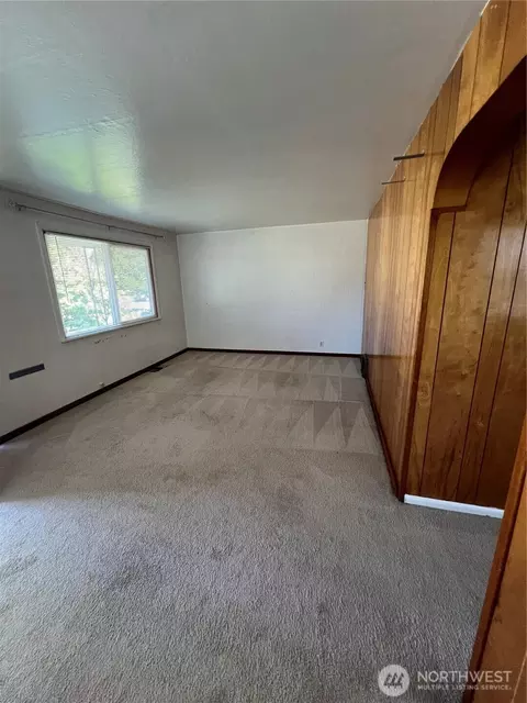 Living - 2219 Rockefeller Ave, Everett, WA 98201 photo 1 of 1