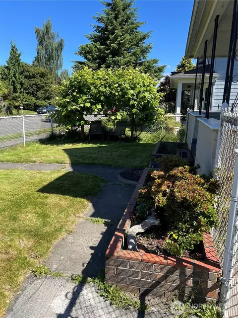 Exterior - 2219 Rockefeller Ave, Everett, WA 98201 photo 6 of 6