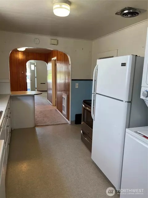 Entry Way - 2219 Rockefeller Ave, Everett, WA 98201 photo 1 of 4