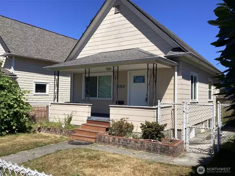 Exterior - 2219 Rockefeller Ave, Everett, WA 98201 photo 1 of 6
