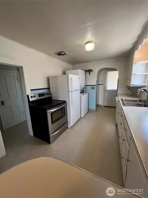 Kitchen - 2219 Rockefeller Ave, Everett, WA 98201 photo 1 of 3