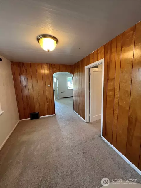 Entry Way - 2219 Rockefeller Ave, Everett, WA 98201 photo 3 of 4