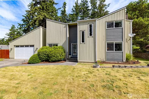1678 NE Sumner Dr, Oak Harbor, WA 98277