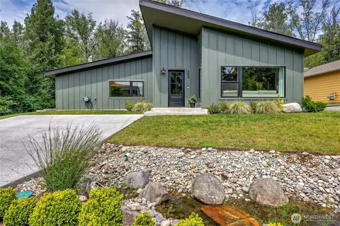 384 Ruth Ln, Bremerton, WA 98310