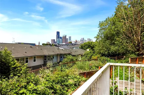 823 Davis Pl S #104, Seattle, WA 98144