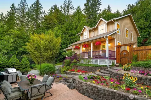 755 Top Pl, Sedro Woolley, WA 98284