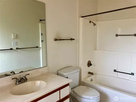 Bath - 192 Hurricane Ridge Rd, Sequim, WA 98382 photo 1 of 2