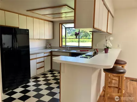 Kitchen - 192 Hurricane Ridge Rd, Sequim, WA 98382 photo 1 of 3