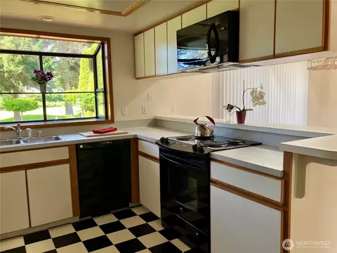 Kitchen - 192 Hurricane Ridge Rd, Sequim, WA 98382 photo 3 of 3