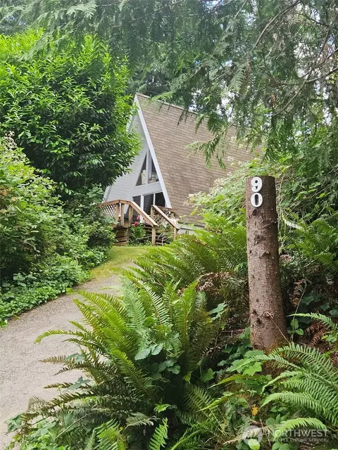90 E Falls Pl E, Belfair, WA 98528