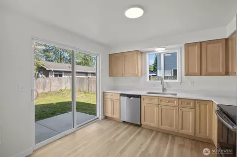 Kitchen - 4 107th St SE, Everett, WA 98204 photo 4 of 6