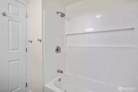 Bath - 4 107th St SE, Everett, WA 98204 photo 3 of 6