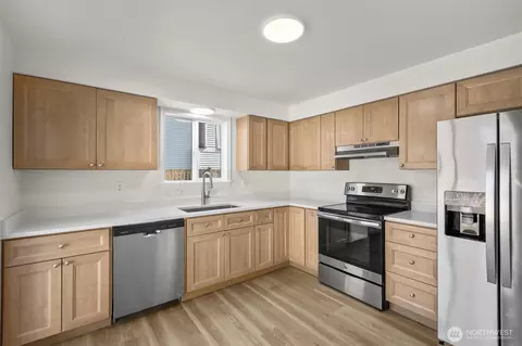 Kitchen - 4 107th St SE, Everett, WA 98204 photo 5 of 6