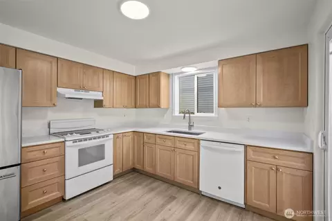 Kitchen - 4 107th St SE, Everett, WA 98204 photo 2 of 6