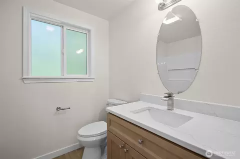 Bath - 4 107th St SE, Everett, WA 98204 photo 2 of 6
