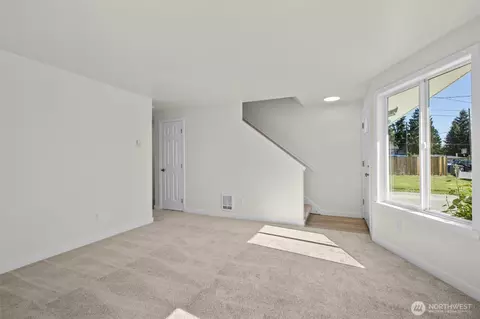 Living - 4 107th St SE, Everett, WA 98204 photo 1 of 4