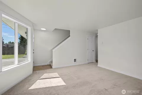 Living - 4 107th St SE, Everett, WA 98204 photo 4 of 4