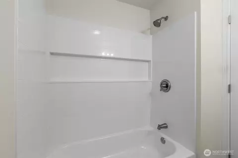 Bath - 4 107th St SE, Everett, WA 98204 photo 6 of 6