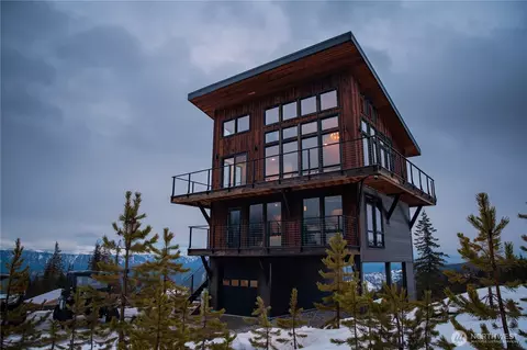 2 Coulter Creek Rd, Lake Wenatchee, WA 98826