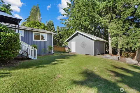 Exterior - 1800 172nd St SE, Bothell, WA 98012 photo 7 of 8