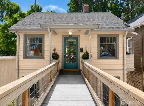 19 Dravus St, Seattle, WA 98109