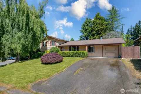 7304 NE 143rd St, Kenmore, WA 98028