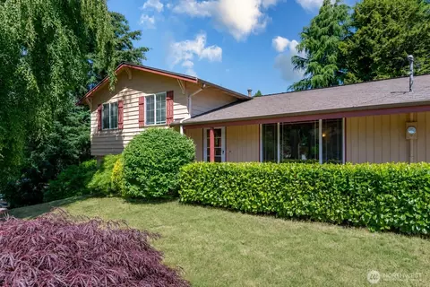 7304 NE 143rd St, Kenmore, WA 98028