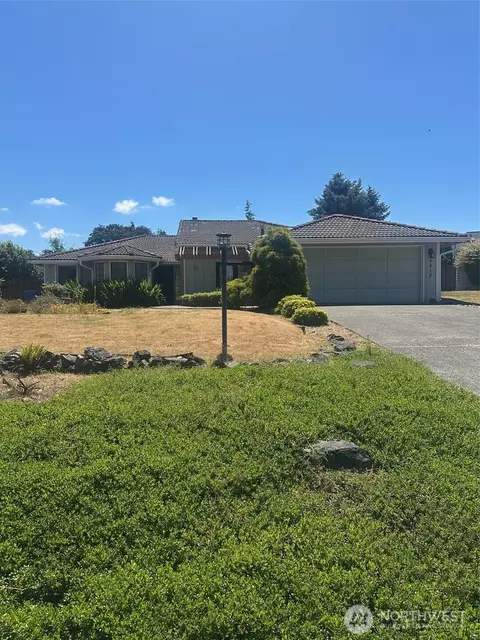 9912 72nd St SW, Lakewood, WA 98498