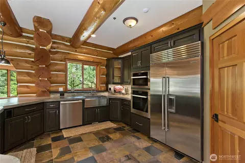 Kitchen - 35800 249th Ave SE, Enumclaw, WA 98022 photo 3 of 3