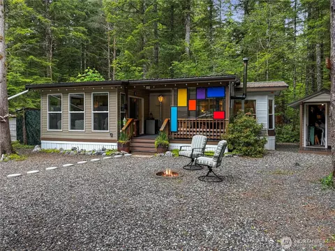 48 4 Branch Cir, Deming, WA 98244