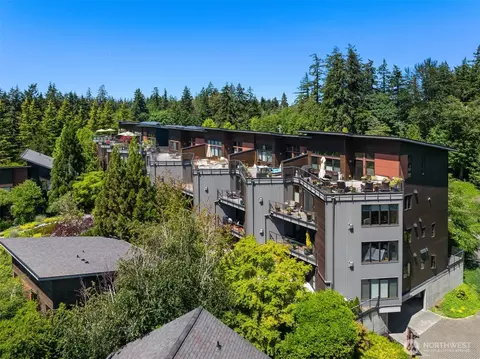 620 NE Vineyard Ln #B203, Bainbridge Island, WA 98110