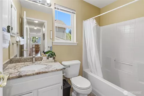 Bath - 3103 200th Pl SE, Bothell, WA 98012 photo 2 of 3