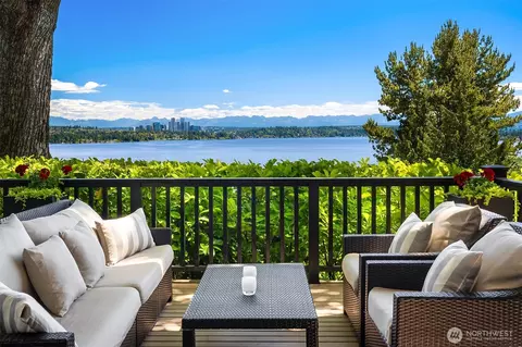 618 37th Ave, Seattle, WA 98122