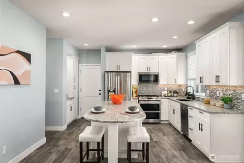 Kitchen - 20121 Bartlett Rd, Bothell, WA 98012 photo 1 of 6