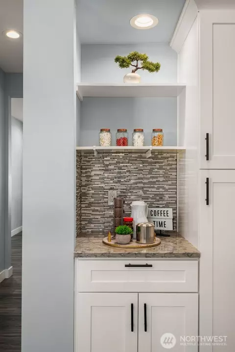 Kitchen - 20121 Bartlett Rd, Bothell, WA 98012 photo 6 of 6
