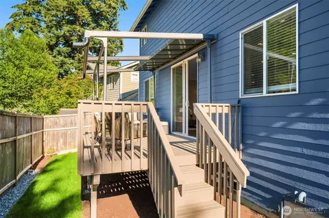 Exterior - 20121 Bartlett Rd, Bothell, WA 98012 photo 5 of 7
