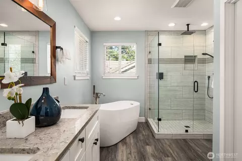 Bath - 20121 Bartlett Rd, Bothell, WA 98012 photo 2 of 5