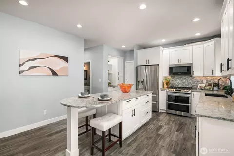 Kitchen - 20121 Bartlett Rd, Bothell, WA 98012 photo 2 of 6