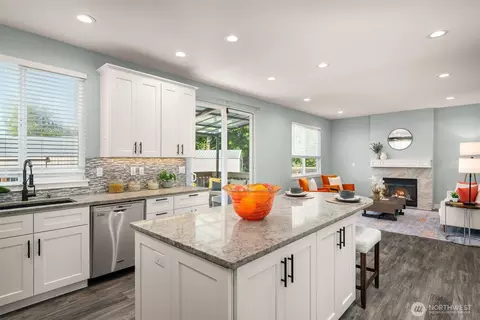 Kitchen - 20121 Bartlett Rd, Bothell, WA 98012 photo 3 of 6