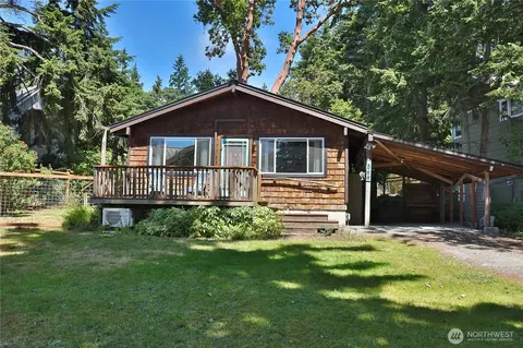 569 Otter Way, Freeland, WA 98249