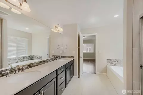 Bath - 18623 39th Dr SE, Bothell, WA 98012 photo 2 of 4