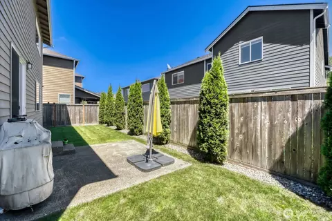 Exterior - 18623 39th Dr SE, Bothell, WA 98012 photo 3 of 5